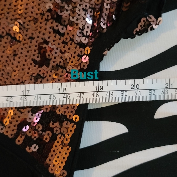 ⚡2/$25 Asymmetrical sequin top - Picture 11 of 12